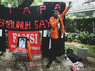 24 Tahun Tragedi Semanggi I, Mahasiswa Tabur Bunga