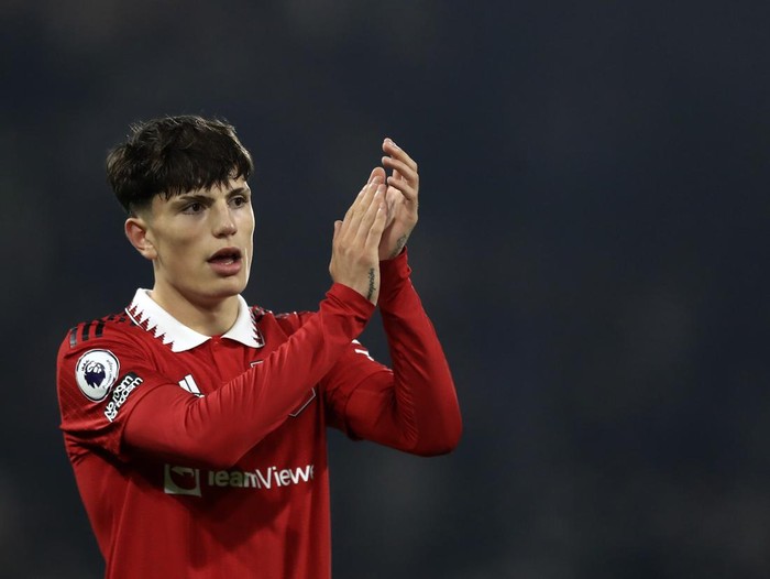 Manchester United's Alejandro Garnacho applauds at the end of the English Premier League soccer match between Fulham and Manchester United at the Craven Cottage stadium in London, Sunday, Nov. 13, 2022. (AP Photo/Leila Coker)