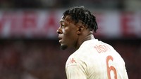 Salah satu calon pengganti Maguire di MU adalah Alex Disasi. Bek Monaco 25 tahun ini kabarnya juga masuk radar Newcastle United. Foto: Getty Images/Jean Catuffe