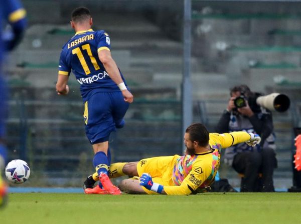 Detik-detik Kiper Polandia Alami Cedera Horor