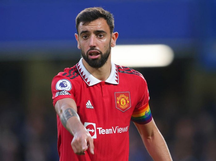 LONDON, ENGLAND - NOVEMBER 13:  Bruno Fernandes of Manchester United walks out ahead of the Premier League match between Fulham FC and Manchester United at Craven Cottage on November 13, 2022 in London, England. (Photo by Jared Martinez/Manchester United via Getty Images)