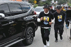 Bupati Cilacap Tatto Jalan Kaki 96 Km Jelang Akhir 2 Periode Menjabat