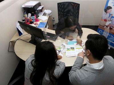 Warga Medan Terima Klaim Asuransi Rp 7,8 M