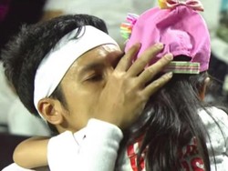 Pelukan Desta ke Anak Usai Kalah Tanding Tenis Lawan Raffi Ahmad