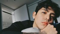 8 Foto DPR Ian, Penyanyi Ganteng yang Viral Bikin Meleleh, Dekat dengan CL