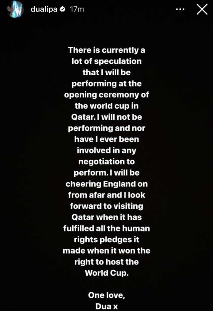Dua Lipa membantah klaim dirinya bakal tampil dalam pembukaan Piala Dunia 2022. Penyanyi Inggris itu menyoroti pelanggaran HAM yang terjadi di Qatar.