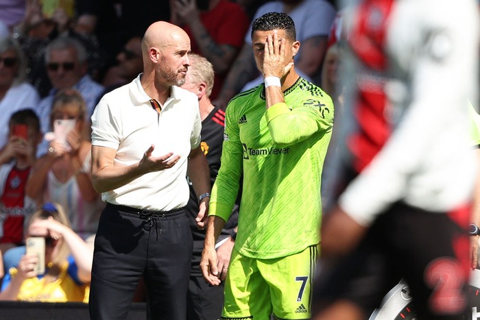 SOUTHAMPTON, ENGLAND - AUGUST 27: Erik Ten Hag the manager / head coach of Manchester United and Cristiano Ronaldo of Manchester United during the Premier League match between Southampton FC and Manchester United at Friends Provident St. Marys Stadium on August 27, 2022 in Southampton, United Kingdom.  (Photo by Matthew Ashton - AMA/Getty Images)