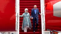 5 Gaya Bersahaja Ibu Negara Turki Pakai Tunik Saat Tiba di Bali untuk KTT G20