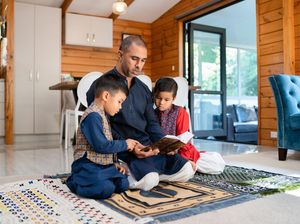 Doa Ibu Bapak untuk Anak dan Sebaliknya: Arab, Latin, dan Terjemahan Doa Ibu Bapak untuk Anak dan Sebaliknya: Arab, Latin, dan Terjemahan