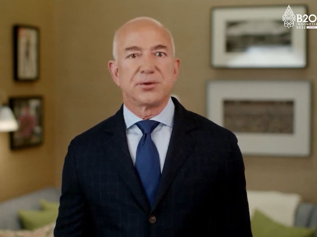 Jeff Bezos Ungkap Kerja Sama Amazon-PLN untuk Energi Terbarukan