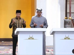 Jokowi dan Presiden UEA Resmikan Masjid Sheikh Zayed Solo