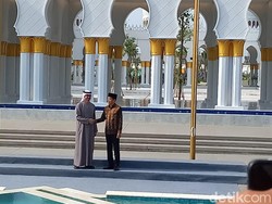 Jokowi dan Presiden UEA MBZ Resmikan Masjid Sheikh Zayed Solo