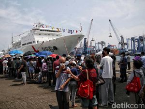 Kapal RS China Bersandar di Tanjung Priok, Ada Apa? Kapal RS China Bersandar di Tanjung Priok, Ada Apa?