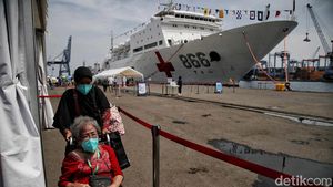 Intip Penampakan RS China Peace Ark yang Sandar di Tanjung Priok