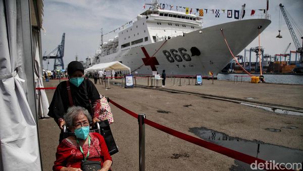 Intip Penampakan RS China Peace Ark yang Sandar di Tanjung Priok