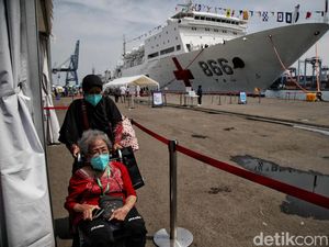 Intip Penampakan RS China Peace Ark yang Sandar di Tanjung Priok Intip Penampakan RS China Peace Ark yang Sandar di Tanjung Priok