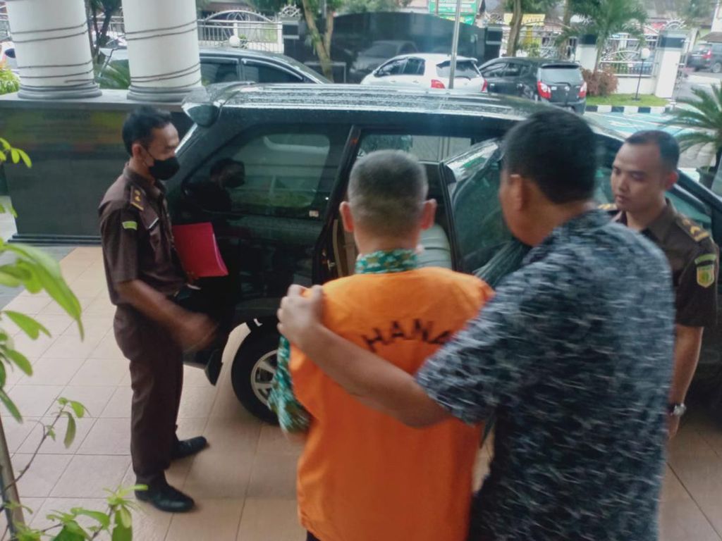 Jadi Tersangka Korupsi APBDes Rp 1 M, Kades Sindang Purbalingga Ditahan Jadi Tersangka Korupsi APBDes Rp 1 M, Kades Sindang Purbalingga Ditahan