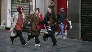 Kepanikan Warga Sesaat Setelah Ledakan di Istanbul