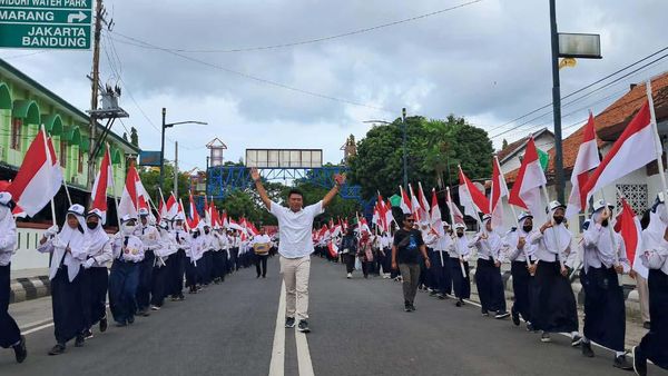 Kirab Merah Putih Peringati Hari Pahlawan