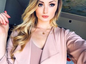 Potret Wanita Bertinggi 198 Cm Dijuluki Big Foot, Mengaku Sulit Cari Pacar Potret Wanita Bertinggi 198 Cm Dijuluki Big Foot, Mengaku Sulit Cari Pacar