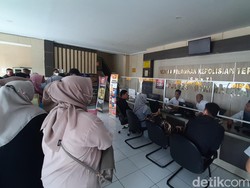 Histerisnya Emak-emak Tasik Laporkan Dugaan Investasi Bodong