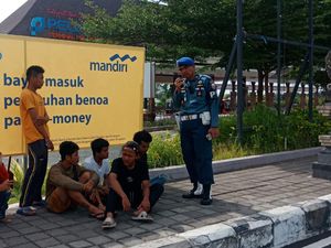 Tim Pengamanan VVIP G20 Bali Amankan 5 Orang di Pelabuhan Benoa Tim Pengamanan VVIP G20 Bali Amankan 5 Orang di Pelabuhan Benoa
