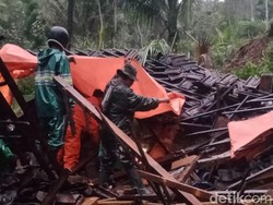 Longsor Timpa Rumah di Tulungagung, 6 Orang Selamat, Satu Terjepit