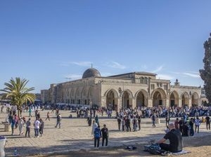 Palestina Kutuk Aksi Nyala Lilin Festival Yahudi di Halaman Masjid Al Aqsa Palestina Kutuk Aksi Nyala Lilin Festival Yahudi di Halaman Masjid Al Aqsa