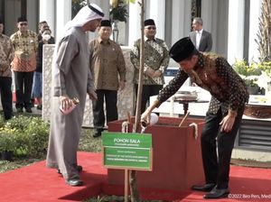 Momen Akrab Jokowi-Presiden UEA Saat Resmikan Masjid Sheikh Zayed Solo