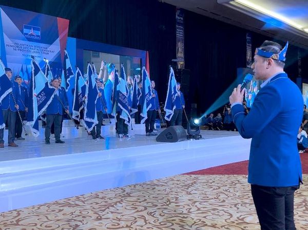 Melihat Lagi Momen AHY Lantik DPC Demokrat se-Jatim