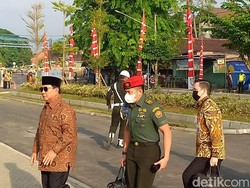 Prabowo-Menag Yaqut Hadiri Peresmian Masjid Sheikh Zayed Solo