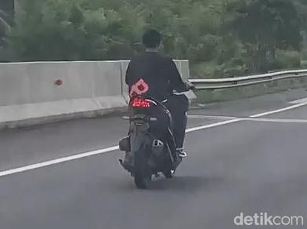 Pemotor Tanpa Helm Masuk Tol Bakauheni Ditangkap, Ini Pengakuannya Pemotor Tanpa Helm Masuk Tol Bakauheni Ditangkap, Ini Pengakuannya