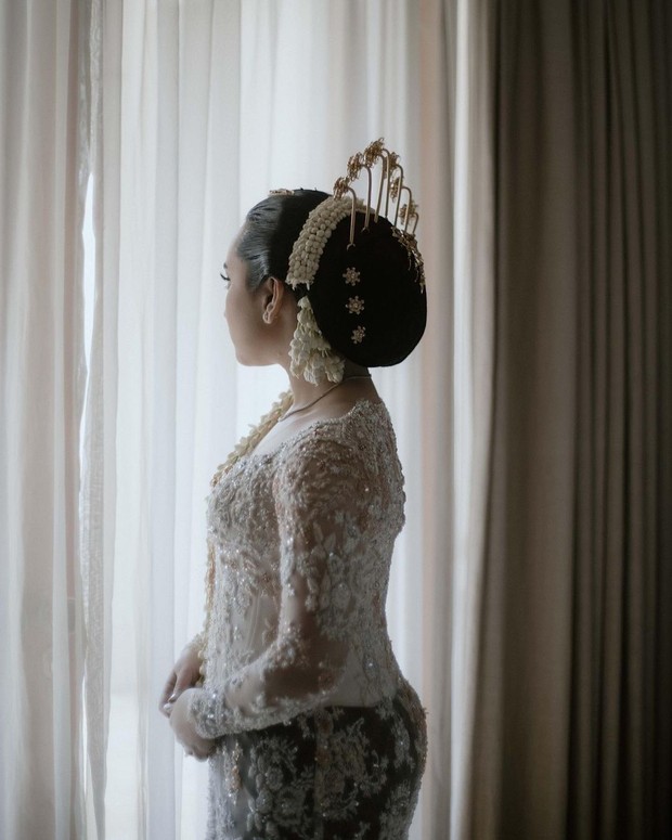 rachel amanda menikah menggunakan adat Jawa