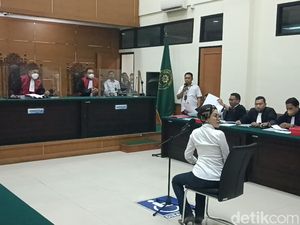 Nikita Mirzani Didakwa Lakukan Pencemaran Nama Baik Dito Mahendra