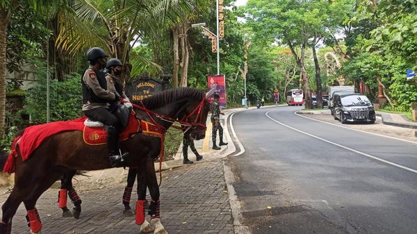 Potret Polisi Berkuda Amankan Jalanan Nusa Dua Sukseskan G20 Bali