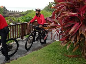 Patroli Bersepeda Warnai Pengamanan Tanah Lot Selama KTT G20