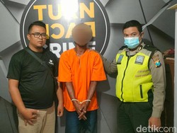 Kuli Bangunan di Gresik Babak Belur Dihajar Warga Usai Curi Motor