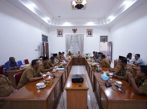 Bertemu Sejumlah Kades, Gubernur Riau Tegaskan Tak Bedakan Pembangunan