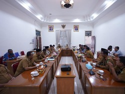 Bertemu Sejumlah Kades, Gubernur Riau Tegaskan Tak Bedakan Pembangunan