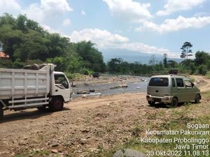 Warga Pakuniran Probolinggo Keluhkan Tambang Sirtu yang Rusak Lingkungan