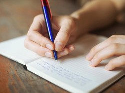 Pengertian Majas Paradoks: Penjelasan, Ciri-ciri dan Contohnya