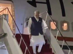PM India Narendra Modi Tiba di Bali, Tito dan Koster Menyambut