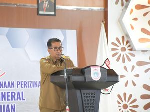 Plt Gubernur Sulbar Bagikan Sembako-Alat Olahraga ke Warga UPT Rano