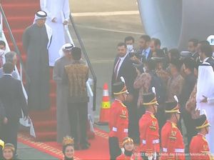 Bakal Resmikan Masjid Sheikh Zayed, Presiden UEA Tiba di Solo Bakal Resmikan Masjid Sheikh Zayed, Presiden UEA Tiba di Solo