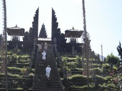 Mengenal Pura Gelap Besakih, Kompleks Pura Terbesar di Bali