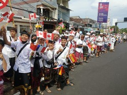 Ratusan Siswa Antusias Sambut Delegasi G20 di Sekitar Bandara Ngurah Rai