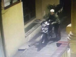Warga Bojonegoro Kehilangan Motor Saat Nginap di Masjid Surabaya Warga Bojonegoro Kehilangan Motor Saat Nginap di Masjid Surabaya