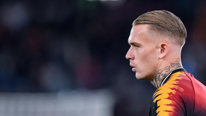 Rick Karsdorp of AS Roma looks on during the Serie A match between AS Roma and SS Lazio at Stadio Olimpico, Rome, Italy on 6 November 2022.  (Photo by Giuseppe Maffia/NurPhoto via Getty Images)