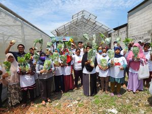 Relawan Ganjar Pranowo Bagi-bagi 700 Paket Sayuran di Jaktim