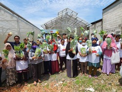Relawan Ganjar Pranowo Bagi-bagi 700 Paket Sayuran di Jaktim